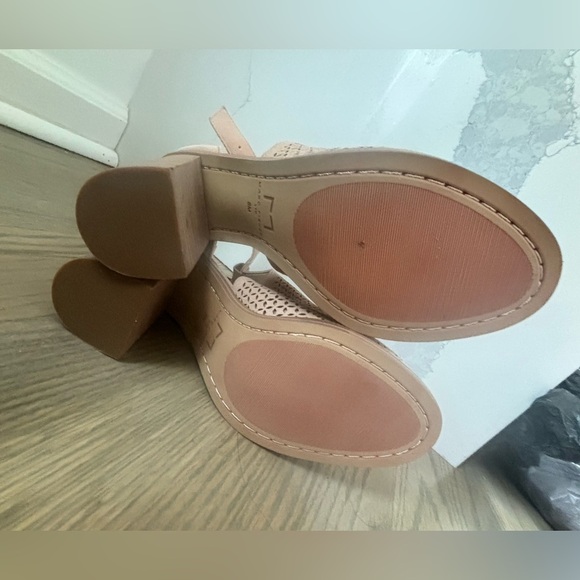 NWOT Marc Fisher Tan Vixen Cutout Suede Sandals women’s size 8 - Picture 6 of 10